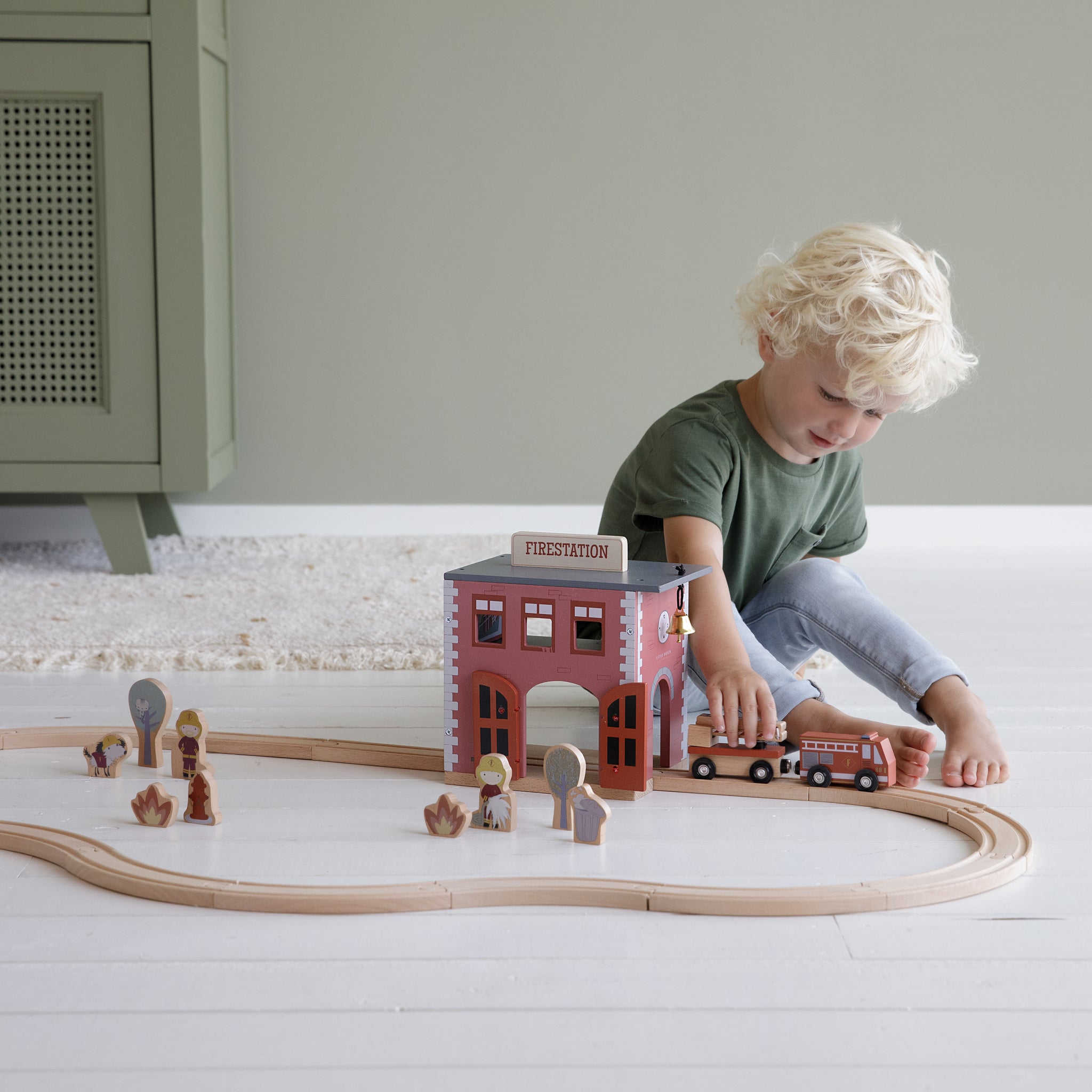 Sectie de pompieri cu figurine din lemn - Little Railway - Little Dutch
